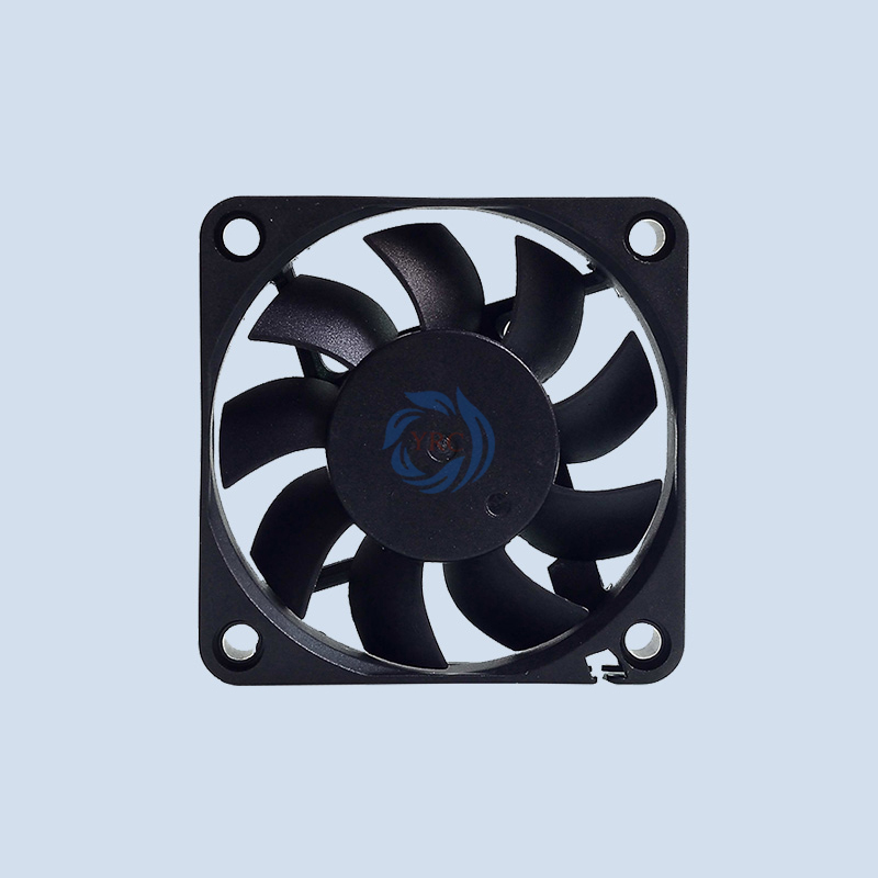 散熱風扇同樣供電為何轉(zhuǎn)速會不同